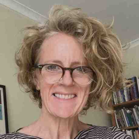 Julia Symons Profile Picture